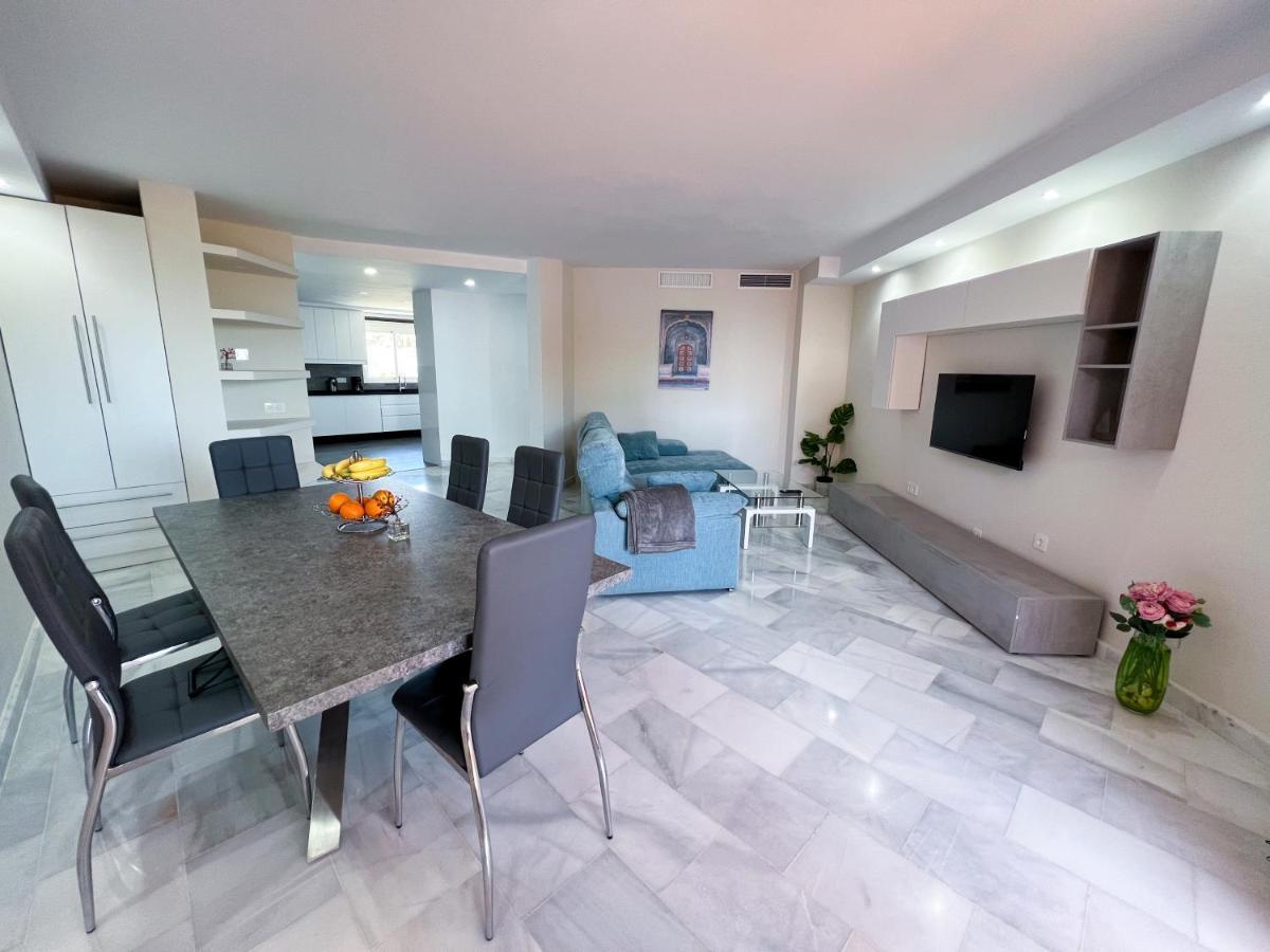 Luxury Three Bedroom Apartment At Естепона Екстер'єр фото